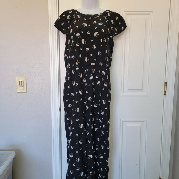 LOFT Black Floral Daisies Back Tie Flutter Sleeve Cropped Jumpsuit Size 8 - Picture 4 of 15